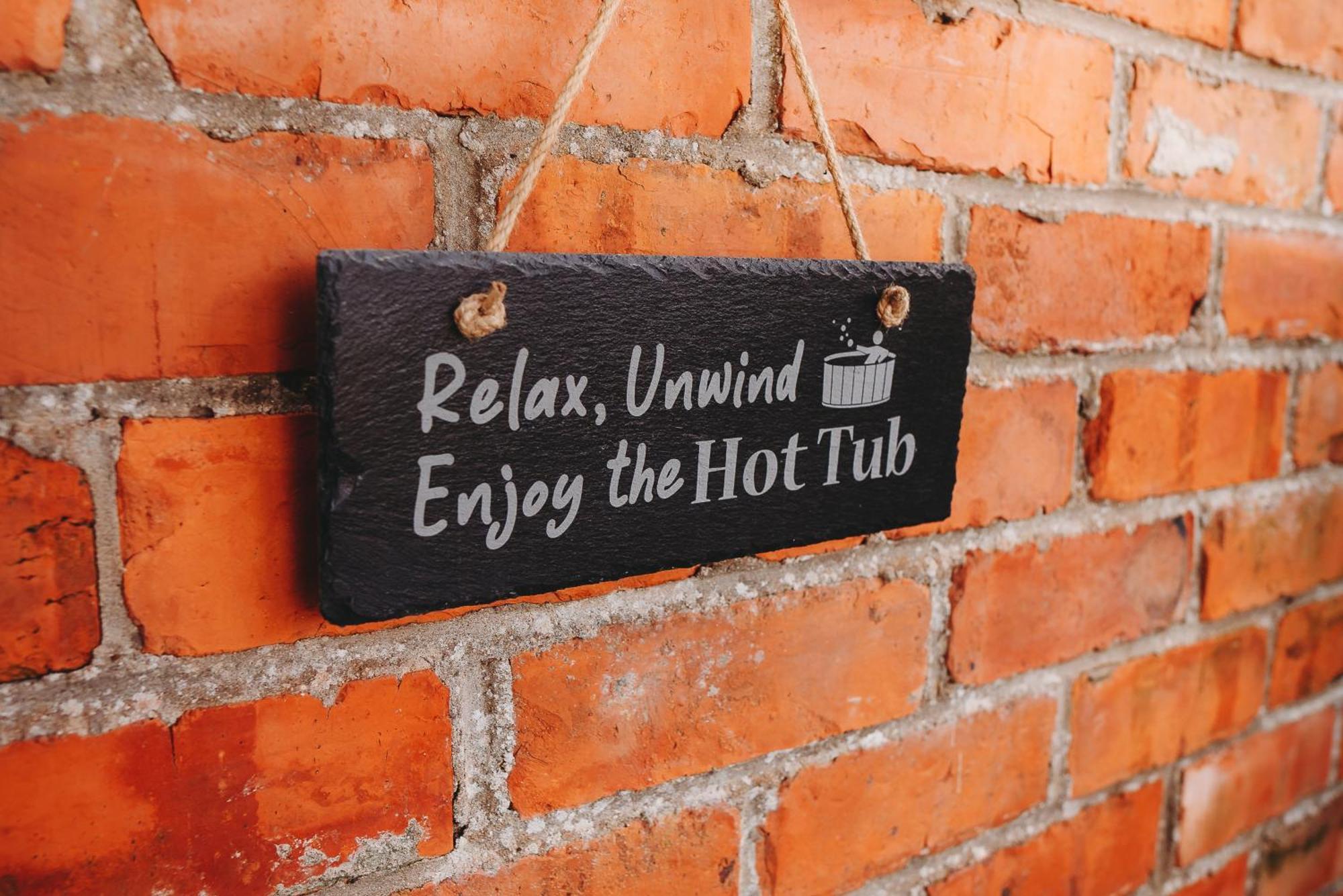 Cottage With Hot Tub - Near Cheltenham And Tewkesbury Exterior photo