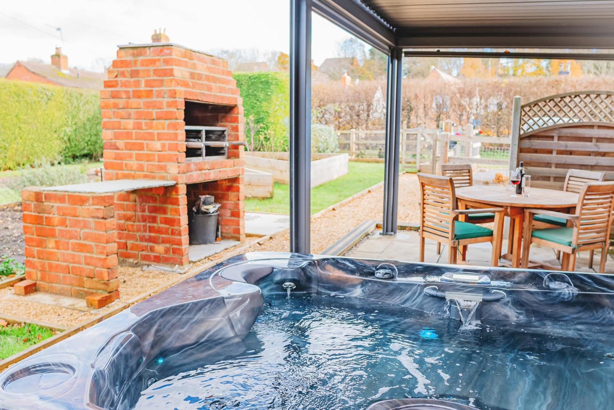 Cottage With Hot Tub - Near Cheltenham And Tewkesbury Exterior photo